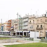 Flat At 15\' Walk From The City Centre